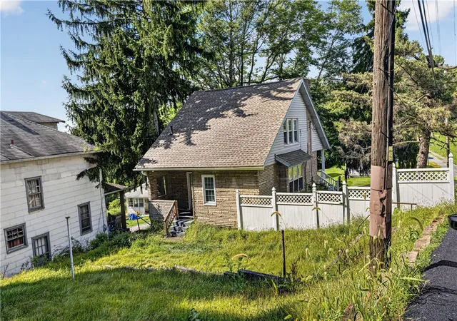 Photo 4 of Sale Pending at 10088 Grandview Ave, Penn Hills, PA 15235 | MLS# 1769366 | Listing updated on 2026-09-06