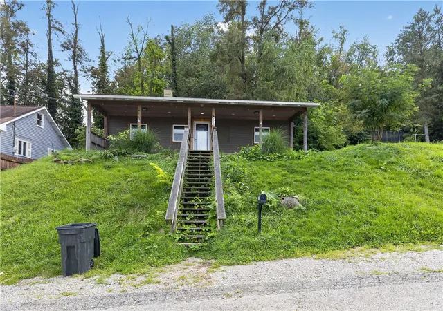 Photo 3 of Single family home for sale at 1118 Woodland Ave, Port Vue, PA 15133 | MLS# 1769374 | Listing updated on 2026-10-20