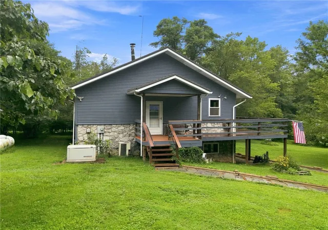 Photo 3 of Single family home for sale at 601 Tannery Holw Rd, Derry Twp, PA 15717 | MLS# 1770602 | Listing updated on 2026-09-11