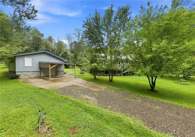 Photo 3 of Single family home for sale at 601 Tannery Holw Rd, Derry Twp, PA 15717 | MLS# 1770602 | Listing updated on 2026-09-11