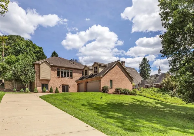 Photo 4 of Single family home for sale at 9731 Harmony Dr, Mc Candless, PA 15237 | MLS# 1770329 | Listing updated on 2026-09-12
