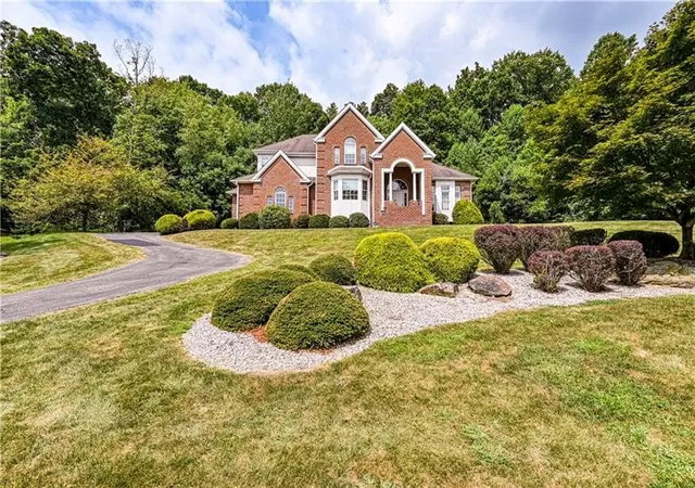 Photo 2 of Single family home for sale at 127 Woodhaven Dr, Hempfield Twp, PA 15644 | MLS# 1770642 | Listing updated on 2026-09-03