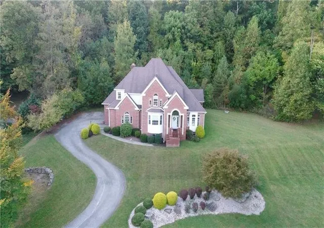 Photo 3 of Single family home for sale at 127 Woodhaven Dr, Hempfield Twp, PA 15644 | MLS# 1770642 | Listing updated on 2026-09-03