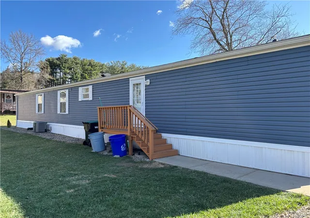 Photo 2 of Manufactured home for sale at 146 Cardinal Dr, Hempfield Twp, PA 15644 | MLS# 1770342 | Listing updated on 2026-09-04