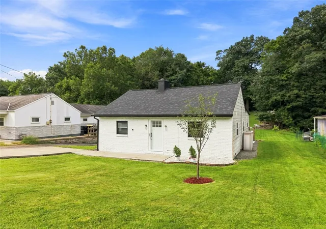Photo 3 of Sale Pending at 5036 Sherwood Rd, Bethel Park, PA 15102 | MLS# 1769860 | Listing updated on 2026-09-09