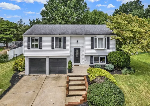 Photo 2 of Sale Pending at 362 Huntingdon Ave, North Huntingdon, PA 15642 | MLS# 1770450 | Listing updated on 2026-09-12