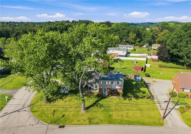Photo 2 of Single family home for sale at 1521 Fernledge, Shaler, PA 15101 | MLS# 1770090 | Listing updated on 2026-09-14