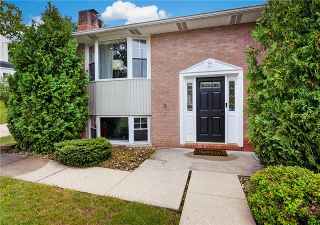 Photo 2 of Sale Pending at 272 Hays, Upper St Clair, PA 15241 | MLS# 1770118 | Listing updated on 2026-09-14