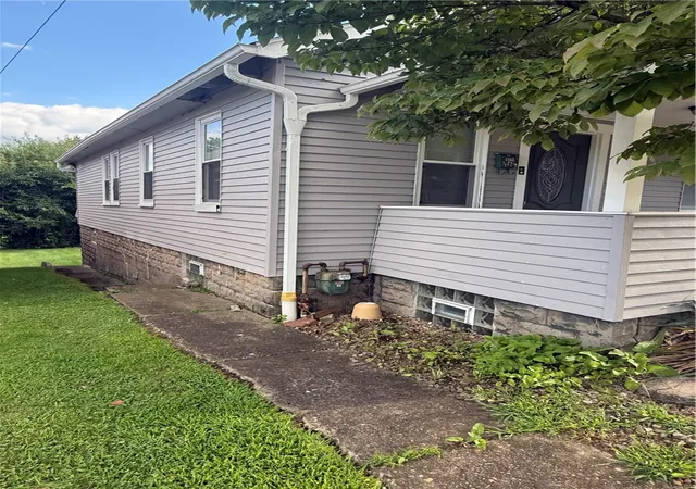 Photo 2 of Single family home for sale at 1108 8th Avenue, Brackenridge, PA 15014 | MLS# 1770697 | Listing updated on 2026-09-10