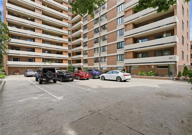 Photo 3 of Condo for sale at 220 N Dithridge #306, Oakland, PA 15213 | MLS# 1770439 | Listing updated on 2026-09-13