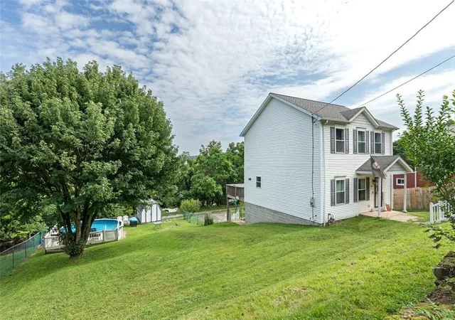 Photo 2 of Single family home for sale at 309 Chestnut St, Jeannette, PA 15644 | MLS# 1770711 | Listing updated on 2026-10-06