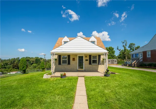Photo 2 of Single family home for sale at 193 Woodhall Dr, Baldwin Boro, PA 15236 | MLS# 1770699 | Listing updated on 2026-09-10