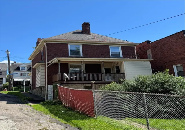 Photo 3 of Single family home for sale at 814 Southern Ave, Mt Washington, PA 15211 | MLS# 1770388 | Listing updated on 2026-10-15