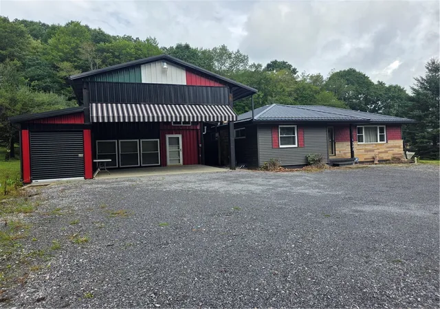 Photo 3 of Single family home for sale at 302 Apple St, Weedville, PA 15868 | MLS# 1770738 | Listing updated on 2026-09-15