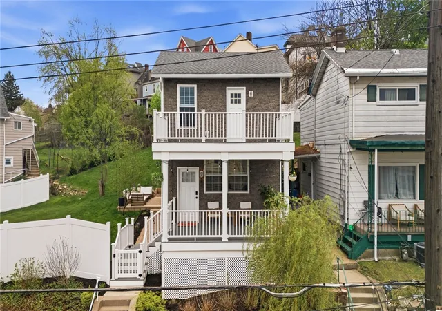 Photo 3 of Single family home for sale at 27 Natchez St, Mt Washington, PA 15211 | MLS# 1770580 | Listing updated on 2026-10-28