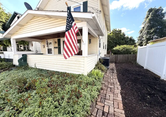 Photo 2 of Single family home for sale at 818 Cleveland Ave, Brackenridge, PA 15014 | MLS# 1770788 | Listing updated on 2026-10-21