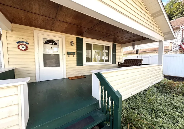 Photo 3 of Single family home for sale at 818 Cleveland Ave, Brackenridge, PA 15014 | MLS# 1770788 | Listing updated on 2026-10-21
