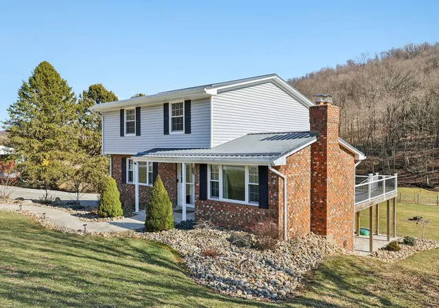 Photo 3 of Single family home for sale at 1764 Craft Crk Rd, Morris Twp, PA 15329 | MLS# 1770828 | Listing updated on 2026-09-16