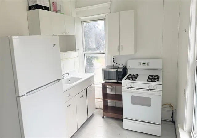 Listing Photo 4 - Condo for sale in building located at 1214 E Washington St, New Castle, PA 16101