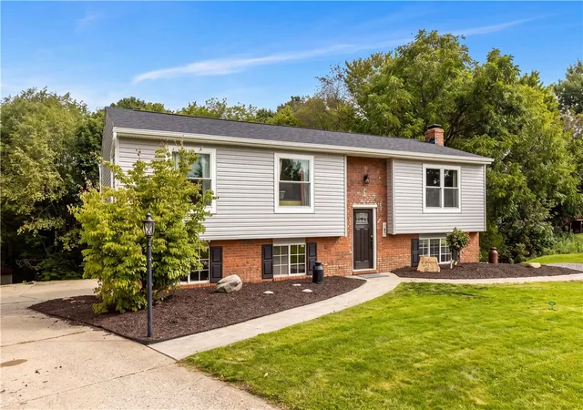 Photo 2 of Single family home for sale at 331 Rolling Hills Rd, Economy, PA 15042 | MLS# 1770840 | Listing updated on 2026-09-30