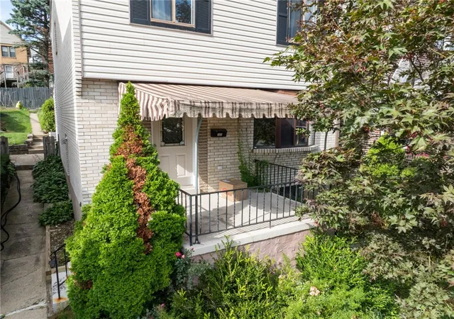 Photo 3 of Single family home for sale at 305 Lamarido St, Brookline, PA 15226 | MLS# 1770494 | Listing updated on 2026-10-11