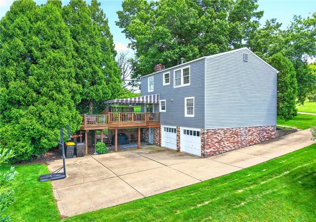 Photo 3 of Single family home for sale at 519 Diablo Dr, Bethel Park, PA 15102 | MLS# 1770852 | Listing updated on 2026-09-20