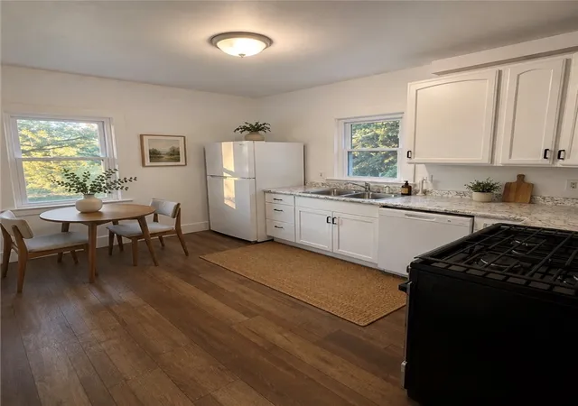Photo 4 of Single family home for sale at 428 W Ingomar Rd, Mc Candless, PA 15237 | MLS# 1770855 | Listing updated on 2026-09-08