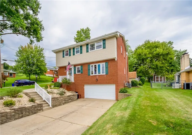Photo 2 of Single family home for sale at 251 Old Clairton Rd, Jefferson Hills, PA 15025 | MLS# 1770861 | Listing updated on 2026-09-11