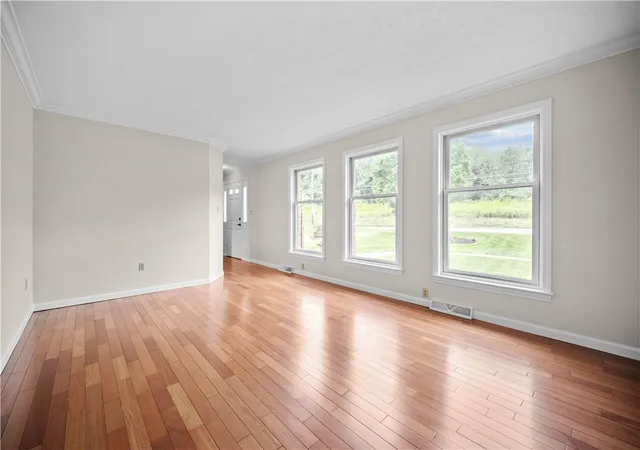 Photo 3 of Single family home for sale at 822 Venetia Rd, Peters Twp, PA 15367 | MLS# 1770819 | Listing updated on 2026-09-14