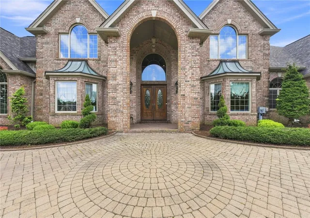 Photo 2 of Single family home for sale at 6002 Great Oak Dr, Murrysville, PA 15632 | MLS# 1770799 | Listing updated on 2026-10-06