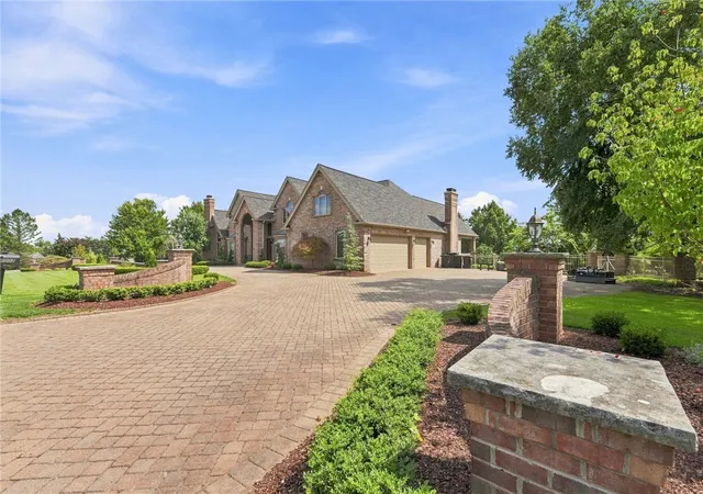 Photo 3 of Single family home for sale at 6002 Great Oak Dr, Murrysville, PA 15632 | MLS# 1770799 | Listing updated on 2026-10-06