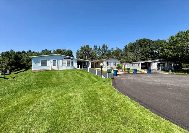 Photo 2 of Manufactured home for sale at 429 Vista Ln, Murrysville, PA 15668 | MLS# 1770867 | Listing updated on 2026-09-19