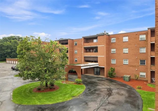 Listing Photo 1 - Condo for sale in building located at 2850 Edgecliff Rd, Lower Burrell, PA 15068 - Unit #35