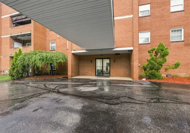 Listing Photo 2 - Condo for sale in building located at 2850 Edgecliff Rd, Lower Burrell, PA 15068 - Unit #35