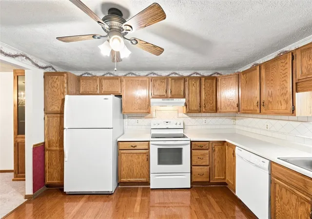 Listing Photo 4 - Condo for sale in building located at 2850 Edgecliff Rd, Lower Burrell, PA 15068 - Unit #35
