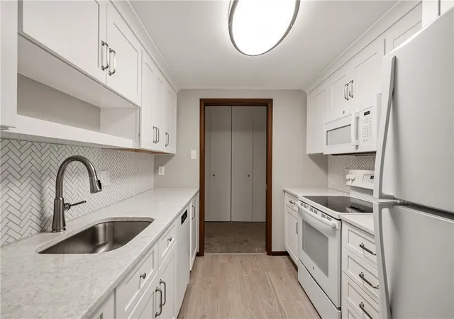 Photo 2 of Condo for sale at 5600 Munhall Rd #601, Squirrel Hill, PA 15217 | MLS# 1771827 | Listing updated on 2026-09-13