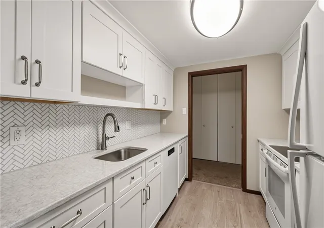 Photo 3 of Condo for sale at 5600 Munhall Rd #601, Squirrel Hill, PA 15217 | MLS# 1771827 | Listing updated on 2026-09-13