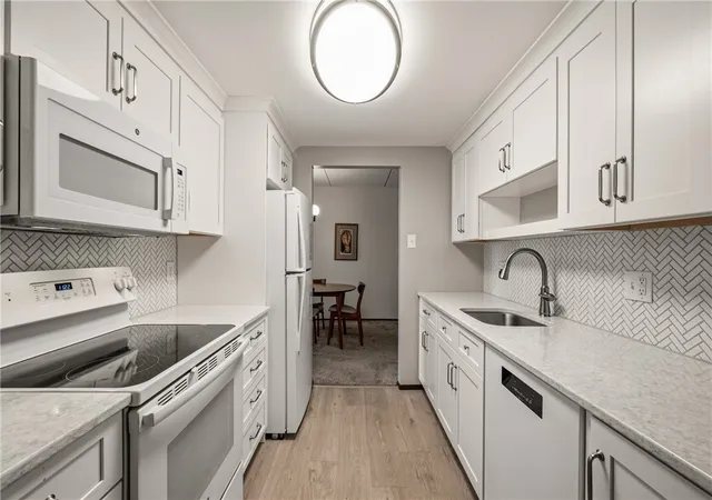 Photo 4 of Condo for sale at 5600 Munhall Rd #601, Squirrel Hill, PA 15217 | MLS# 1771827 | Listing updated on 2026-09-13