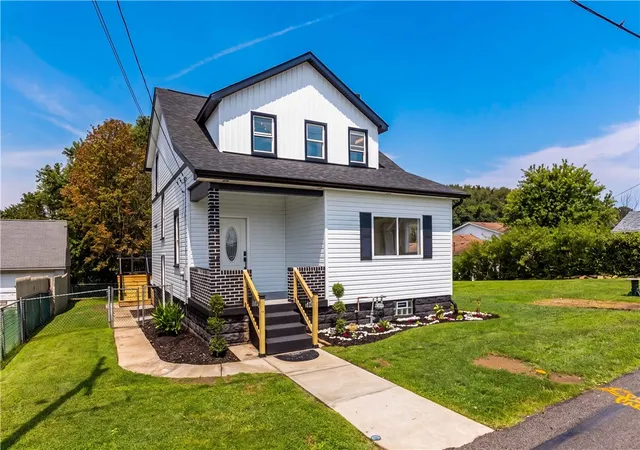Photo 1 of Single family home for sale at 425 Peterson St, Mc Keesport, PA 15132 | MLS# 1771890 | Listing updated on 2026-09-13