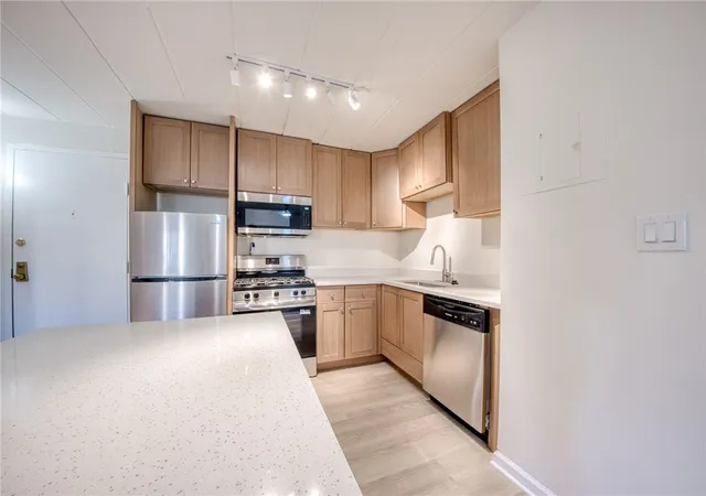 Photo 3 of Condo for sale at 5 Bayard Rd #514, Shadyside, PA 15213 | MLS# 1772104 | Listing updated on 2026-10-15