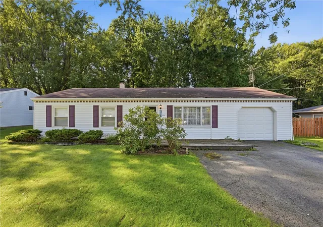 Photo 1 of Single family home for sale at 915 Clarksville Rd, Hermitage, PA 16148 | MLS# 1771219 | Listing updated on 2026-10-07