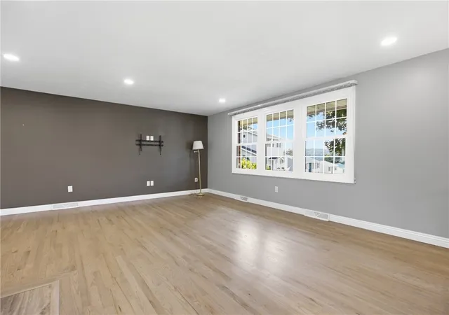 Photo 3 of Single family home for sale at 216 Oak Hts Dr, Oakdale, PA 15071 | MLS# 1771710 | Listing updated on 2026-09-03