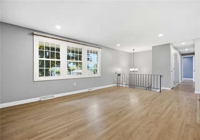 Photo 4 of Single family home for sale at 216 Oak Hts Dr, Oakdale, PA 15071 | MLS# 1771710 | Listing updated on 2026-09-03