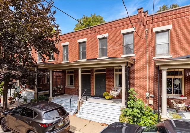 Photo 3 of Condo for sale at 4 Clarendon Pl, Friendship Park, PA 15206 | MLS# 1772073 | Listing updated on 2026-09-07