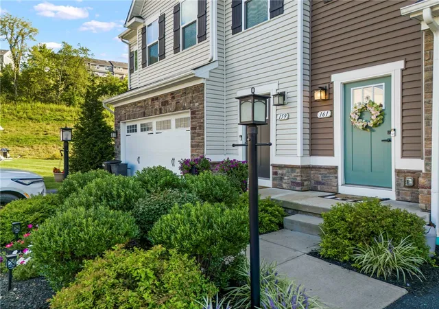 Photo 3 of Townhouse for sale at 161 Black Oak Ln, Cecil, PA 15057 | MLS# 1771592 | Listing updated on 2026-09-29