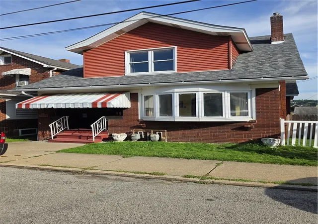 Single family home for sale at 526 Roup St, Tarentum, PA 15084 | MLS# 1772241