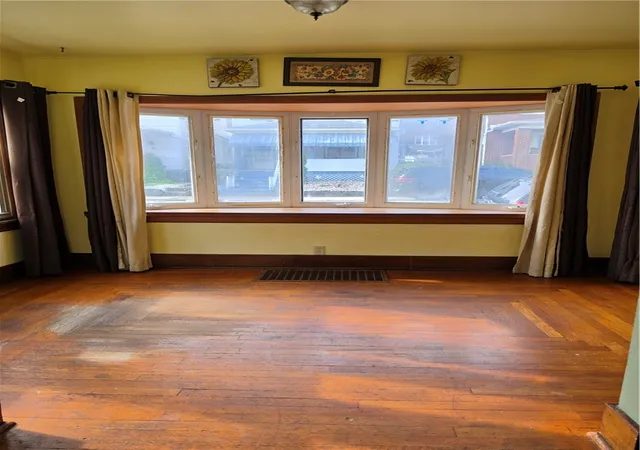 Photo 2 of Single family home for sale at 526 Roup St, Tarentum, PA 15084 | MLS# 1772241 | Listing updated on 2026-09-10