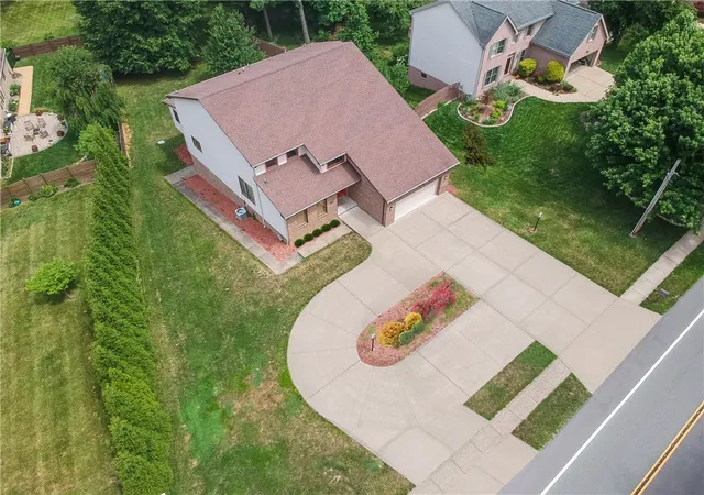 Photo 3 of Single family home for sale at 9409 Babcock Blvd, Mc Candless, PA 15101 | MLS# 1772237 | Listing updated on 2026-09-08