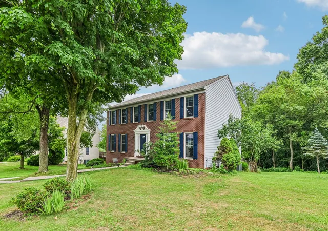 Photo 3 of Single family home for sale at 4008 Claridon Dr, Marshall, PA 16046 | MLS# 1772280 | Listing updated on 2026-09-11