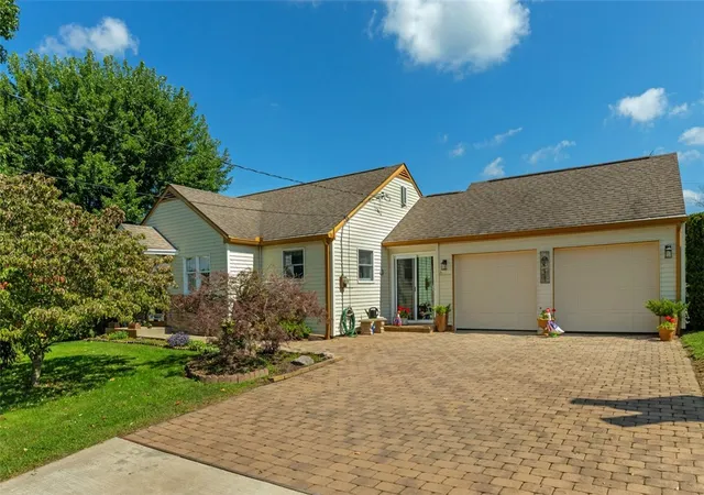 Photo 3 of Sale Pending at 167 Oglevee Ln, Dunbar Twp, PA 15425 | MLS# 1772316 | Listing updated on 2026-09-11